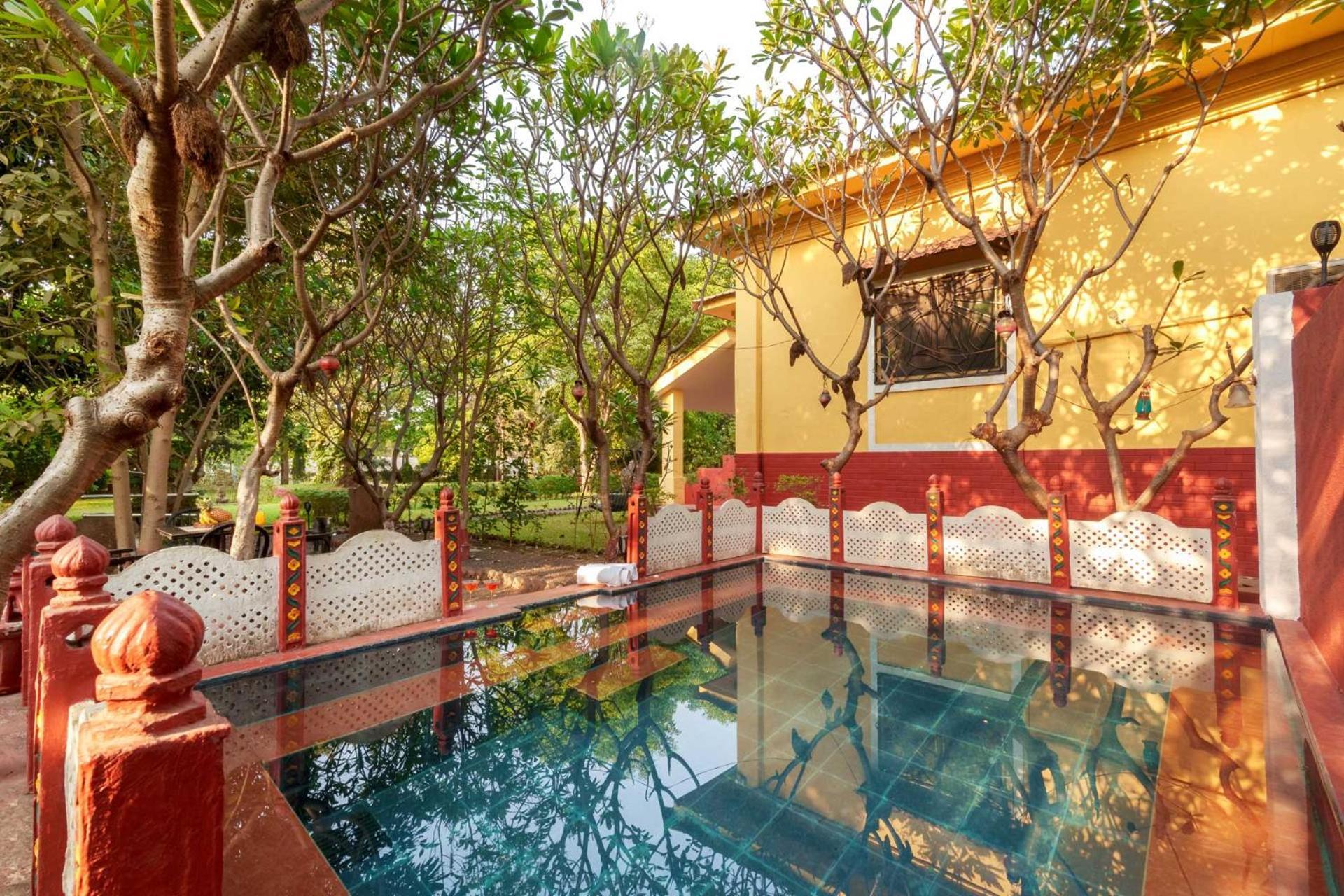 Vintage Estate - Lakeside Allure With Vintage Decor,A Plunge Pool & A Lawn Featuring A Charming Gazebo Karjat Ngoại thất bức ảnh