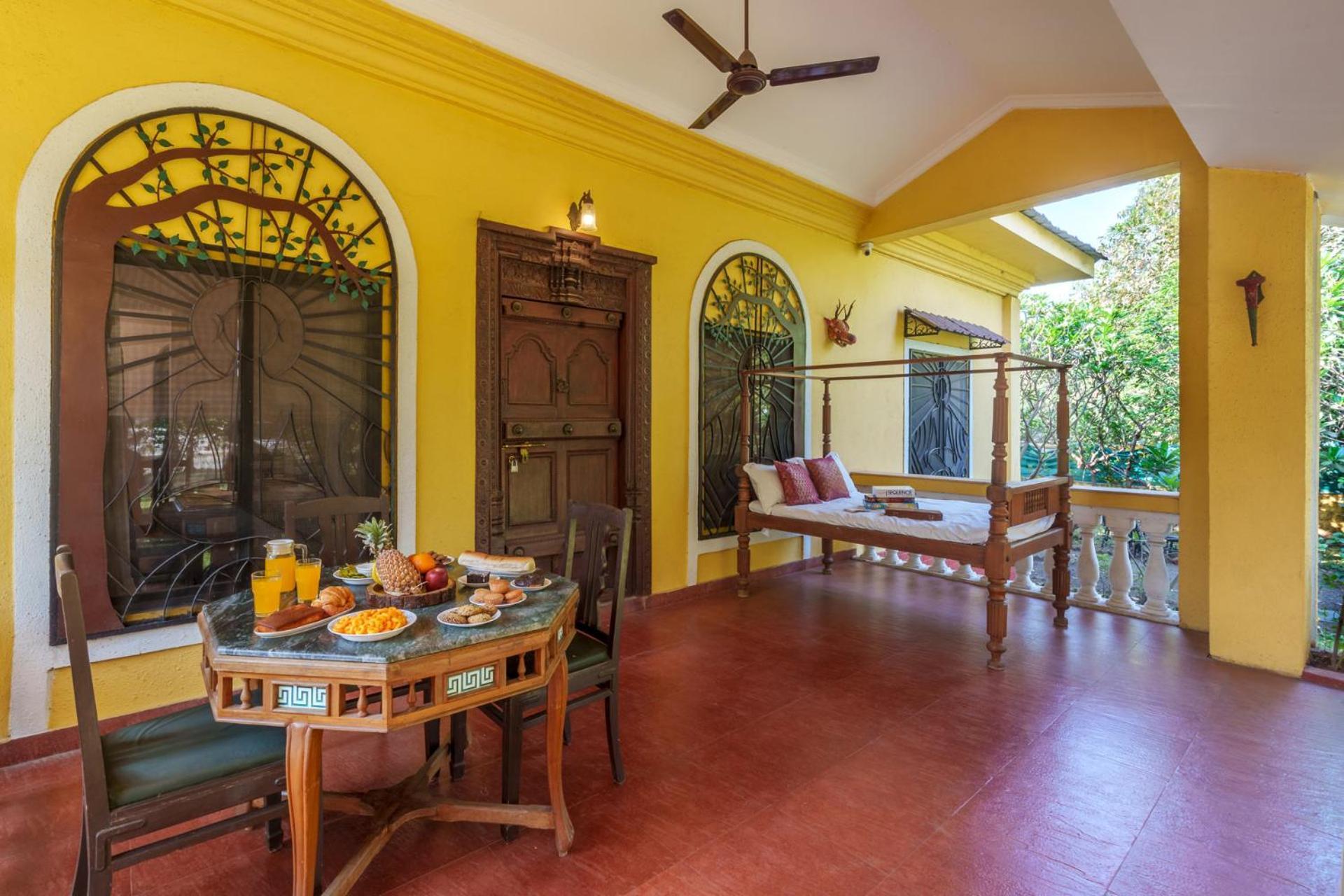 Vintage Estate - Lakeside Allure With Vintage Decor,A Plunge Pool & A Lawn Featuring A Charming Gazebo Karjat Ngoại thất bức ảnh