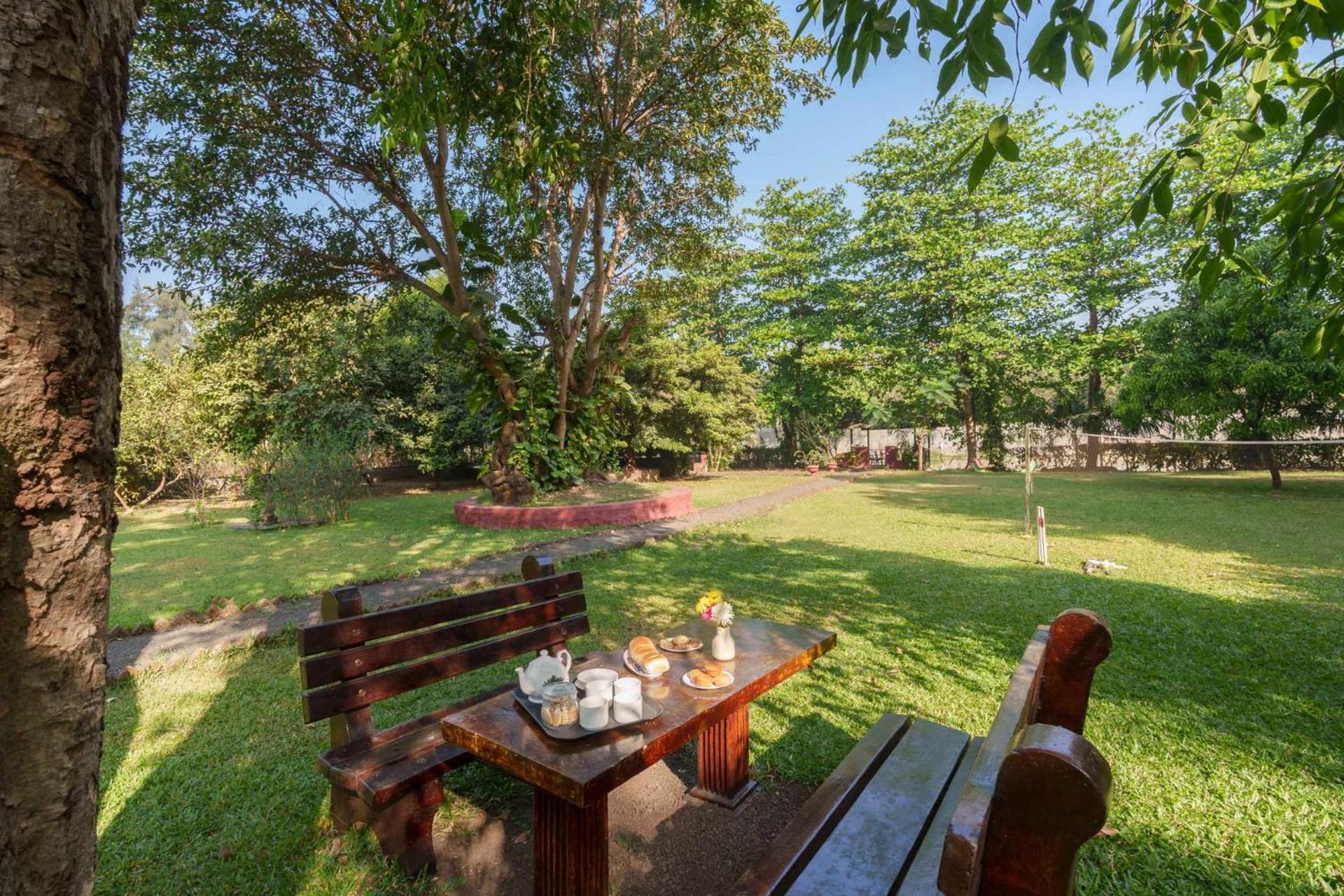 Vintage Estate - Lakeside Allure With Vintage Decor,A Plunge Pool & A Lawn Featuring A Charming Gazebo Karjat Ngoại thất bức ảnh