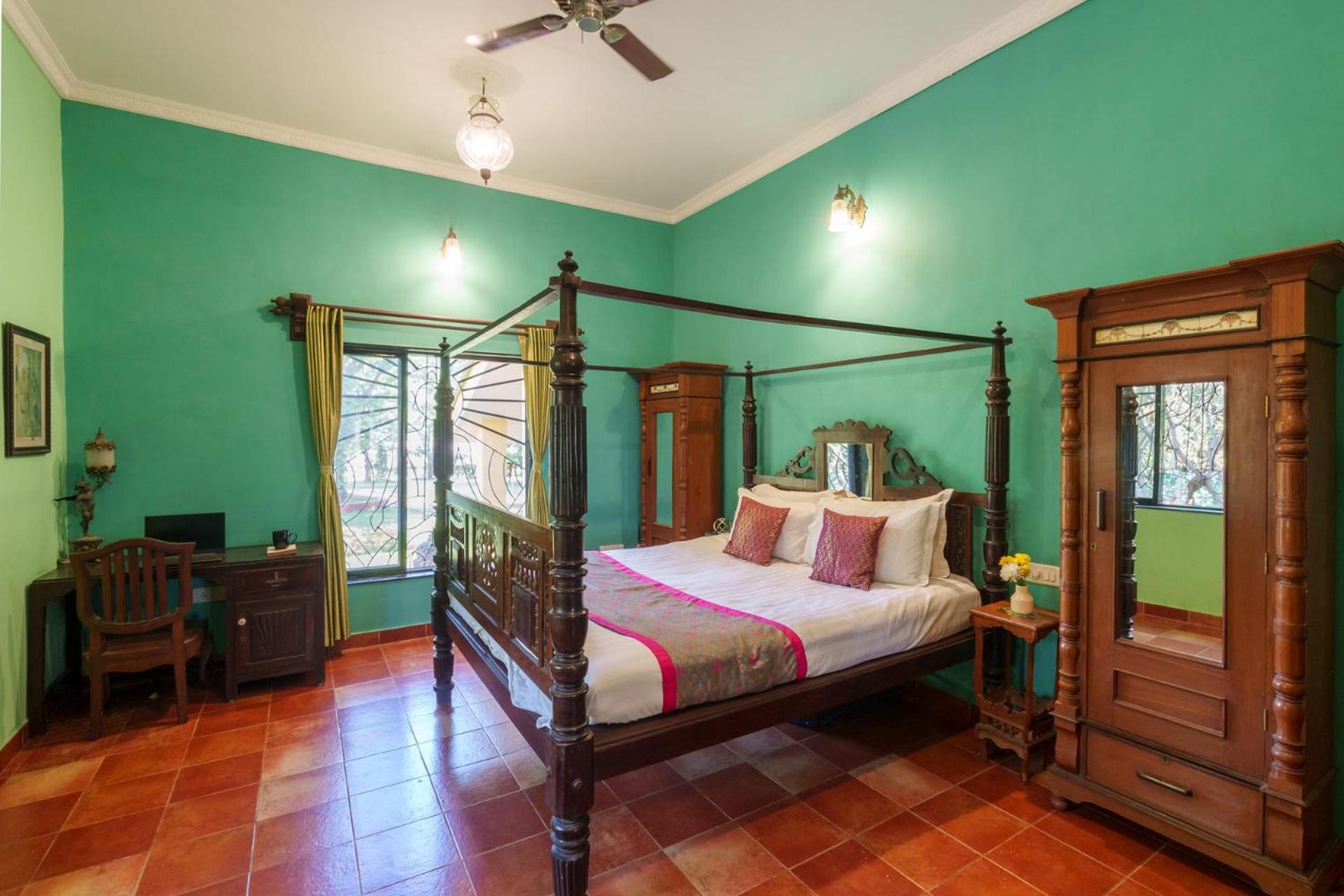 Vintage Estate - Lakeside Allure With Vintage Decor,A Plunge Pool & A Lawn Featuring A Charming Gazebo Karjat Ngoại thất bức ảnh