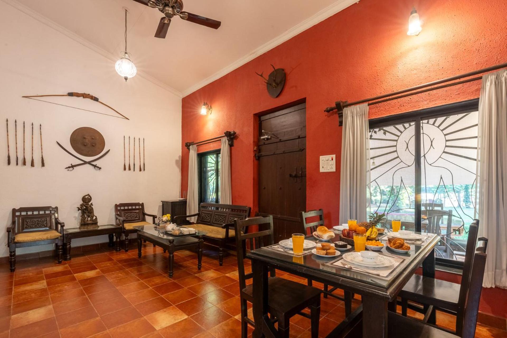 Vintage Estate - Lakeside Allure With Vintage Decor,A Plunge Pool & A Lawn Featuring A Charming Gazebo Karjat Ngoại thất bức ảnh
