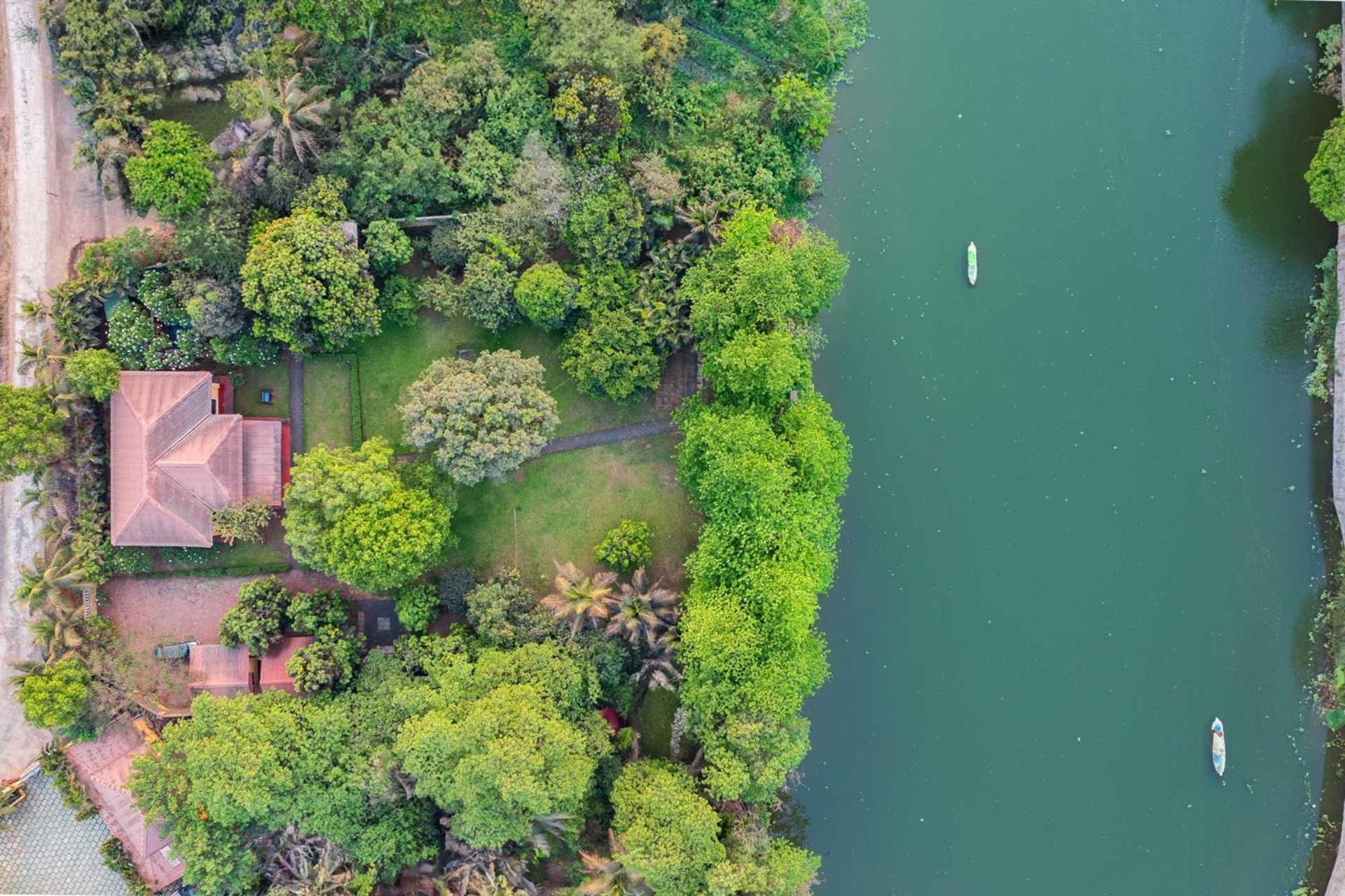 Vintage Estate - Lakeside Allure With Vintage Decor,A Plunge Pool & A Lawn Featuring A Charming Gazebo Karjat Ngoại thất bức ảnh