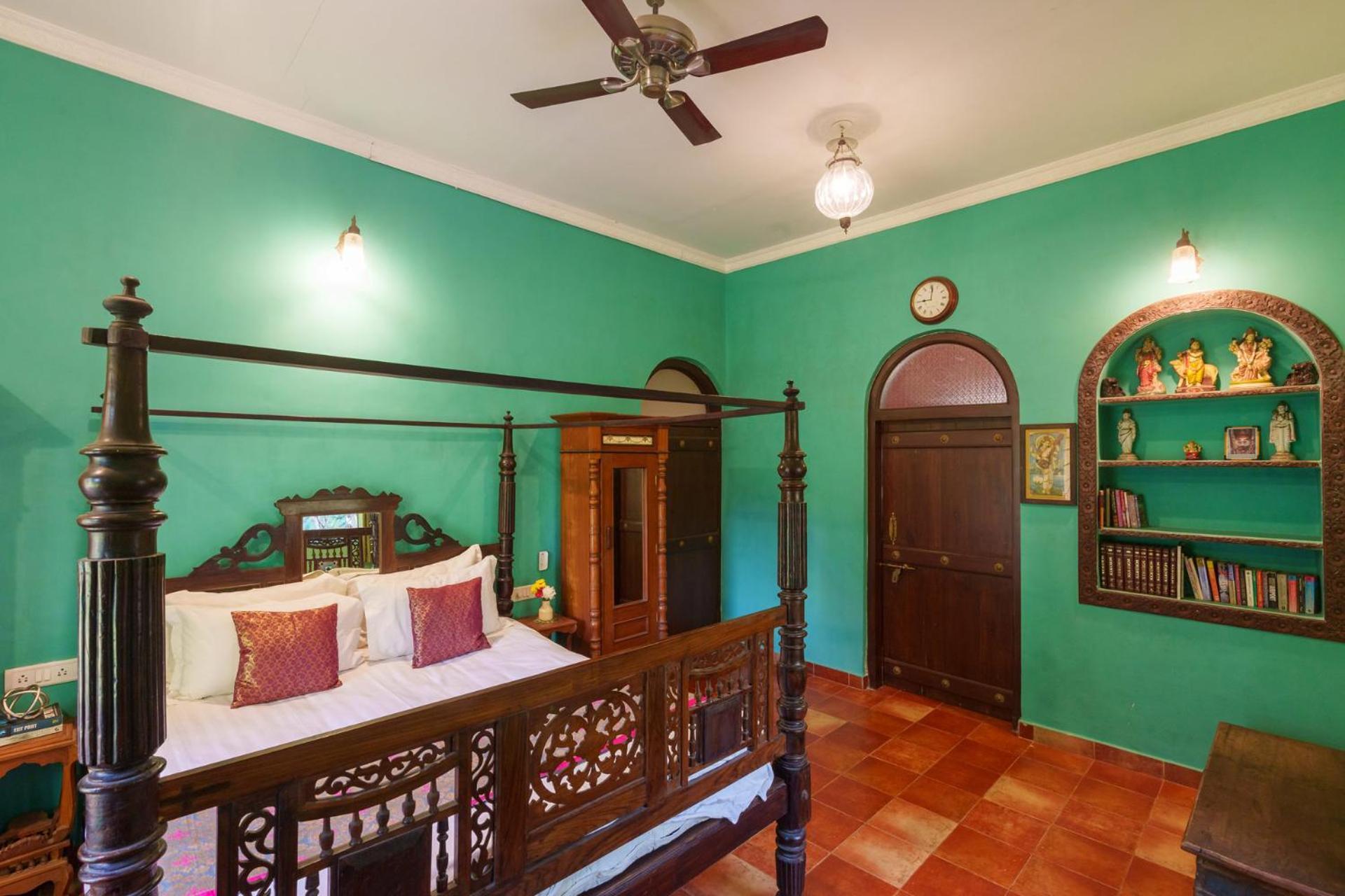 Vintage Estate - Lakeside Allure With Vintage Decor,A Plunge Pool & A Lawn Featuring A Charming Gazebo Karjat Ngoại thất bức ảnh