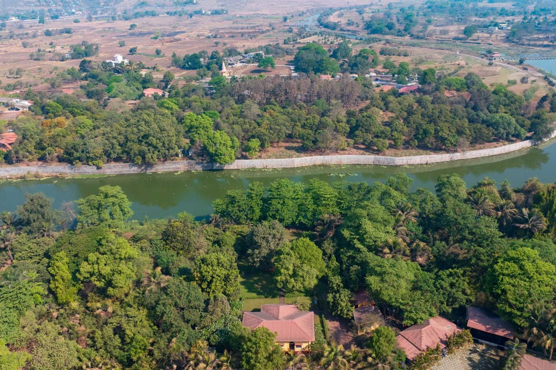 Vintage Estate - Lakeside Allure With Vintage Decor,A Plunge Pool & A Lawn Featuring A Charming Gazebo Karjat Ngoại thất bức ảnh