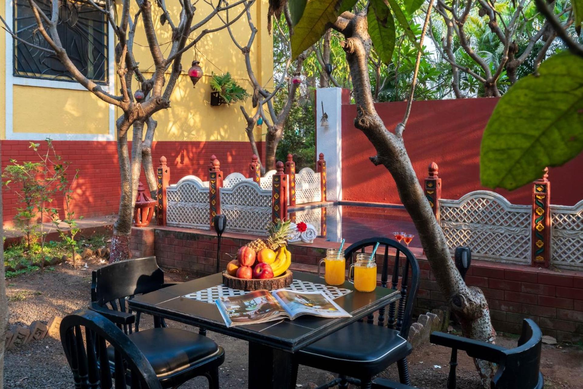 Vintage Estate - Lakeside Allure With Vintage Decor,A Plunge Pool & A Lawn Featuring A Charming Gazebo Karjat Ngoại thất bức ảnh