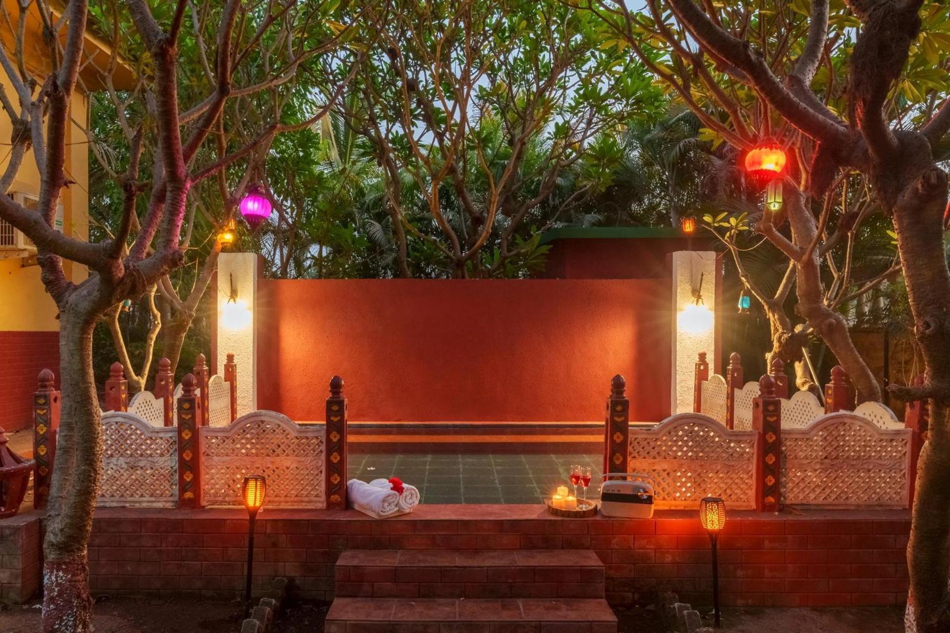 Vintage Estate - Lakeside Allure With Vintage Decor,A Plunge Pool & A Lawn Featuring A Charming Gazebo Karjat Ngoại thất bức ảnh