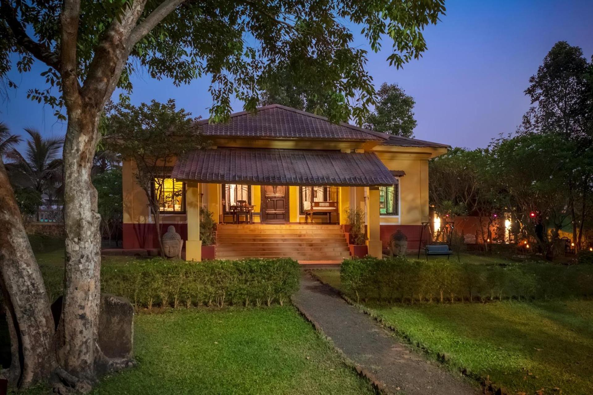 Vintage Estate - Lakeside Allure With Vintage Decor,A Plunge Pool & A Lawn Featuring A Charming Gazebo Karjat Ngoại thất bức ảnh